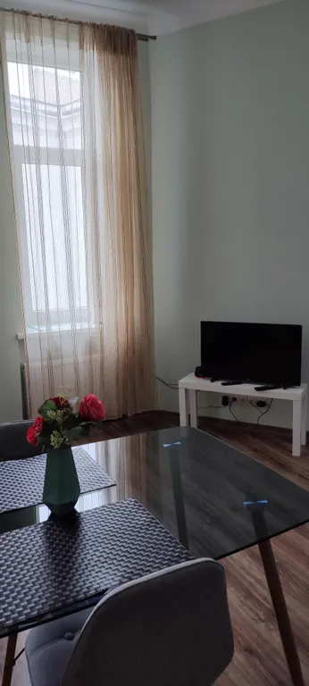 Art Deco One-Bedroom Suite in Library House