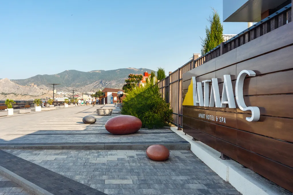 Квартира на берегу моря в комплексе Атлас на первой линии