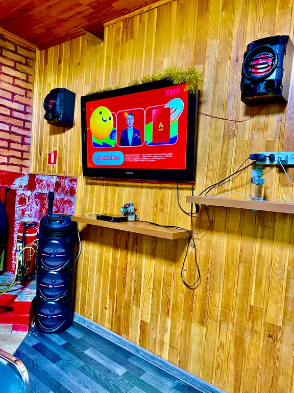 Коттедж в живописном месте с большой территорией