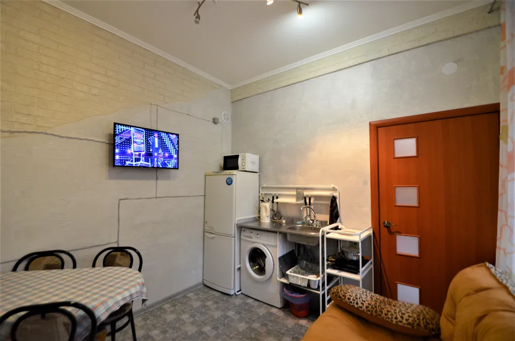 Семейные апартаменты на 4-х в самом центре Ялты у моря, парковка бонус