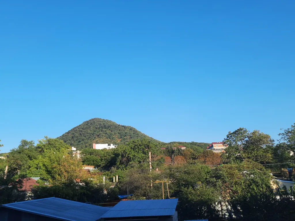 Уютная квартира в центре города с видом на горы