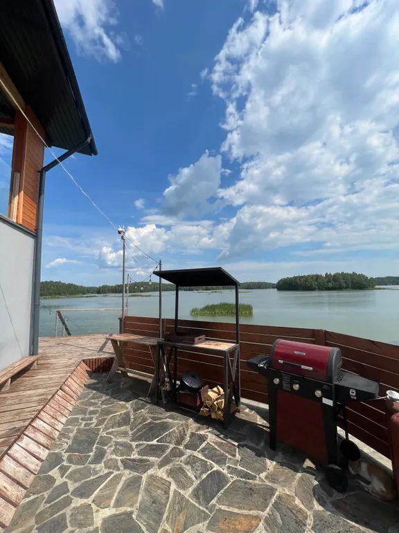 Дом с видом на озеро около горнолыжного комплекса