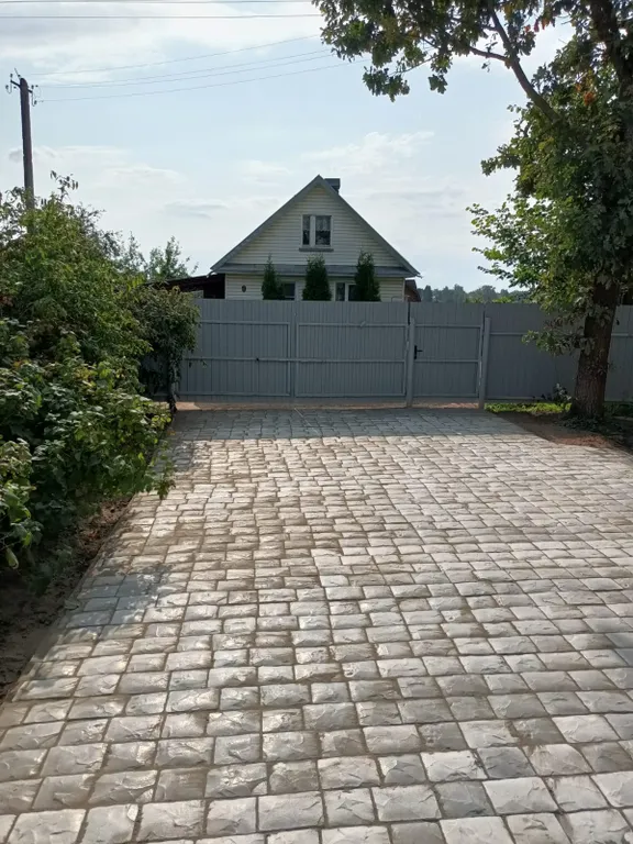 Благоустроенный дом на берегу реки