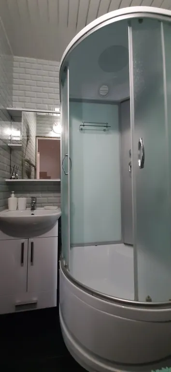 Уютная и светлая квартира рядом с кинотеатром и сосновым парком