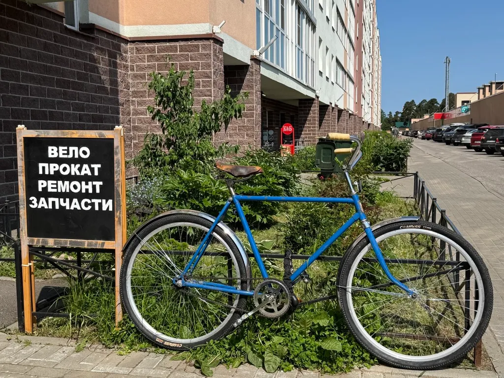 Просторная студия с огромной лоджией у озера