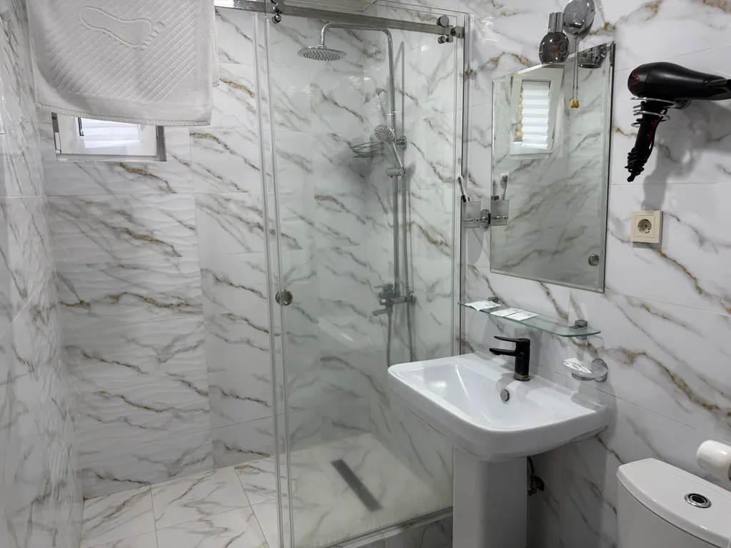 Malkar house с видом на гору Чегет