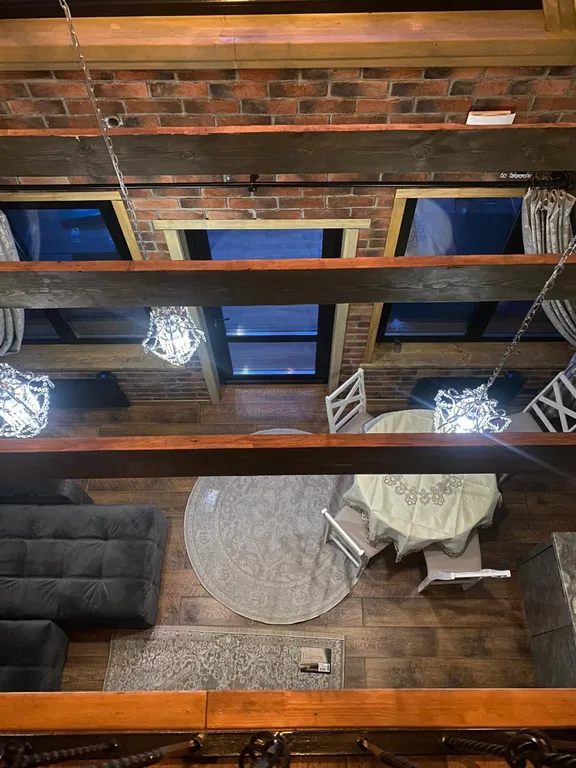 Архитектурный дом A-freim с безграничным окружением природы и речки