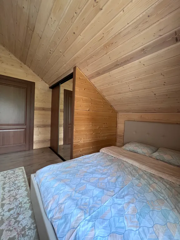 Коттедж с дровяной баней на берегу озера