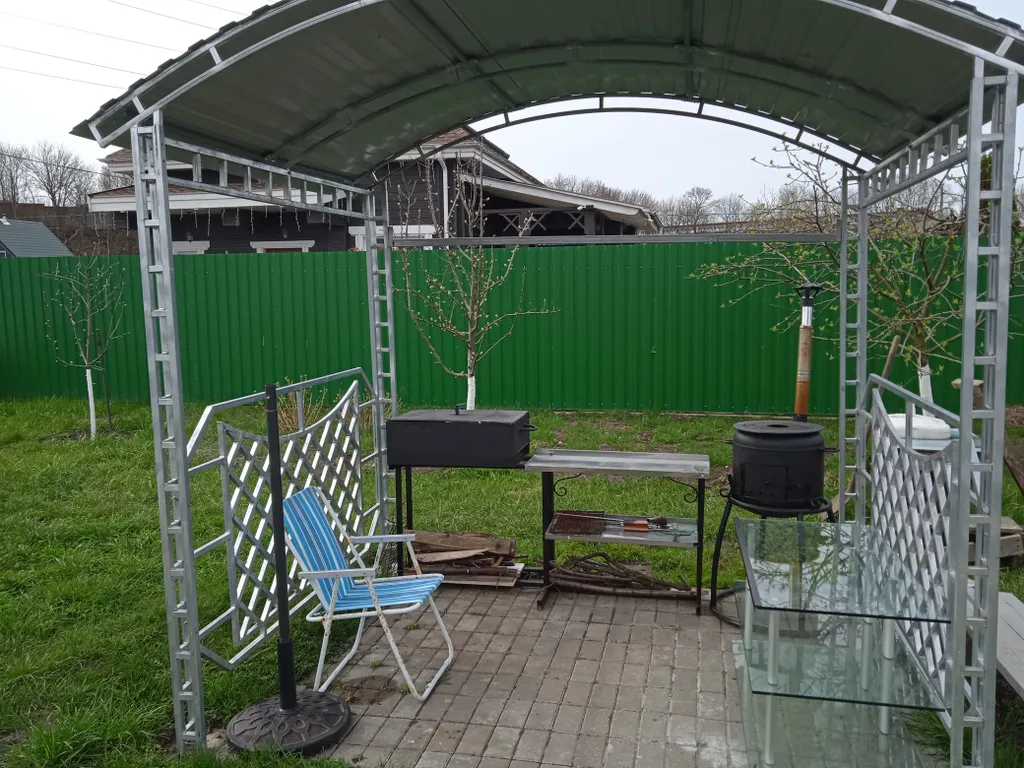 Уютный дом у озера