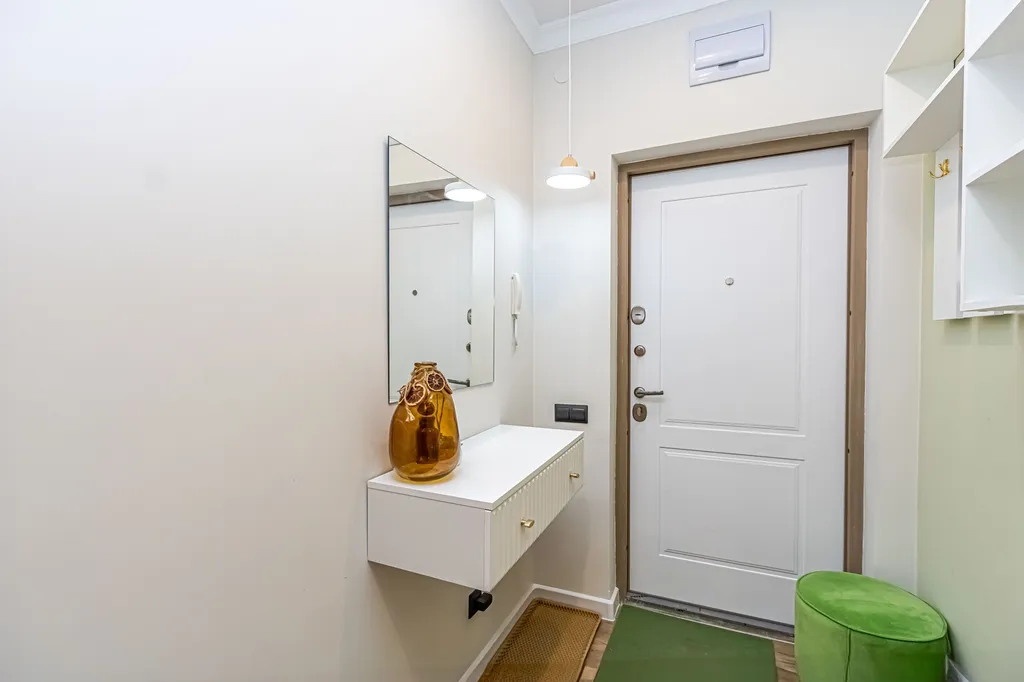 Стильная студия в доме комфорт класса с шикарным видом