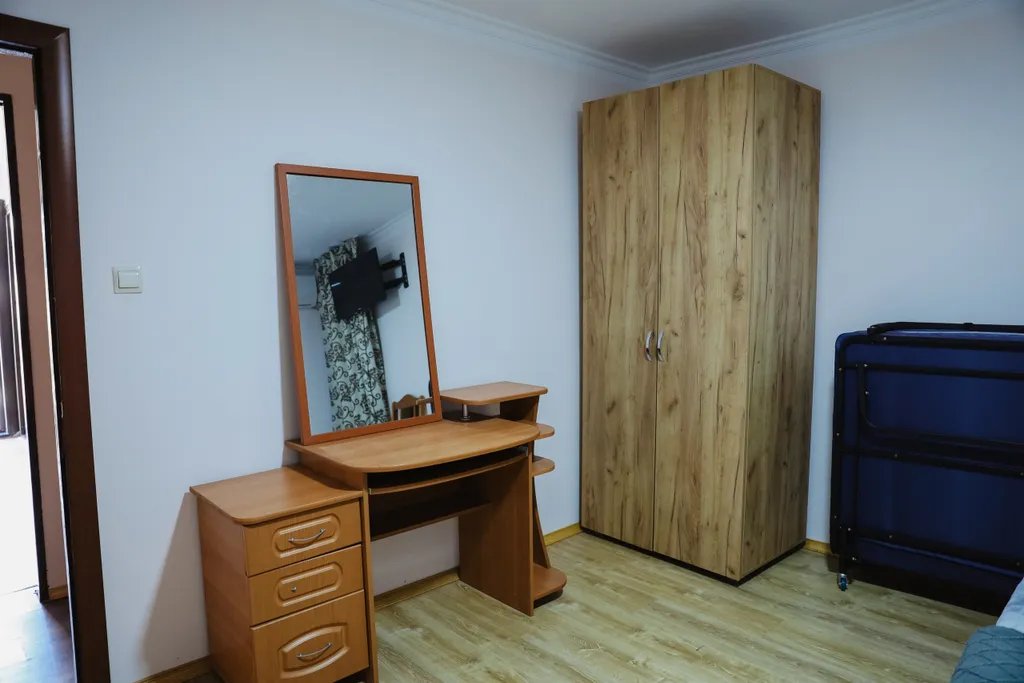 Двухместный номер с 2 отдельными кроватями эконом и общим санузлом