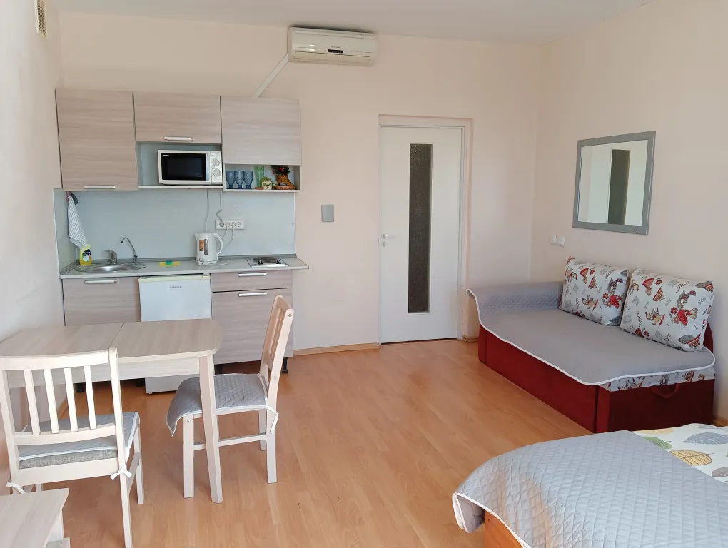 Квартира в центре города с видом на Покровскую башню и реку Великую