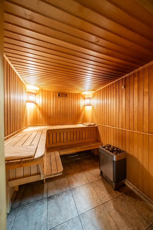 Большой коттедж с сауной