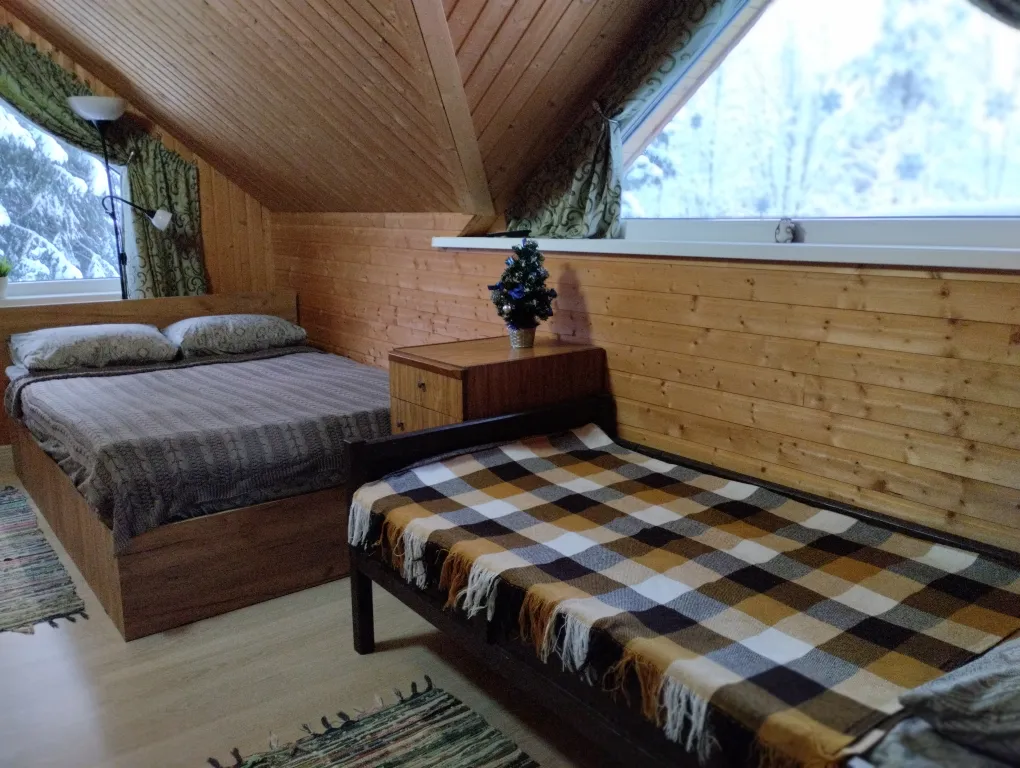 Домик на берегу реки