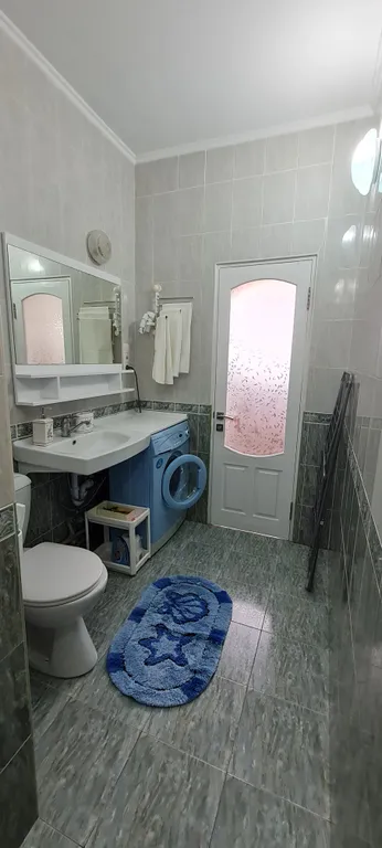 Жилье возле набережной Горького в парковой зоне