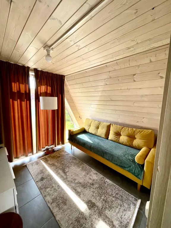 Загородный треугольный дом, с баней и чаном