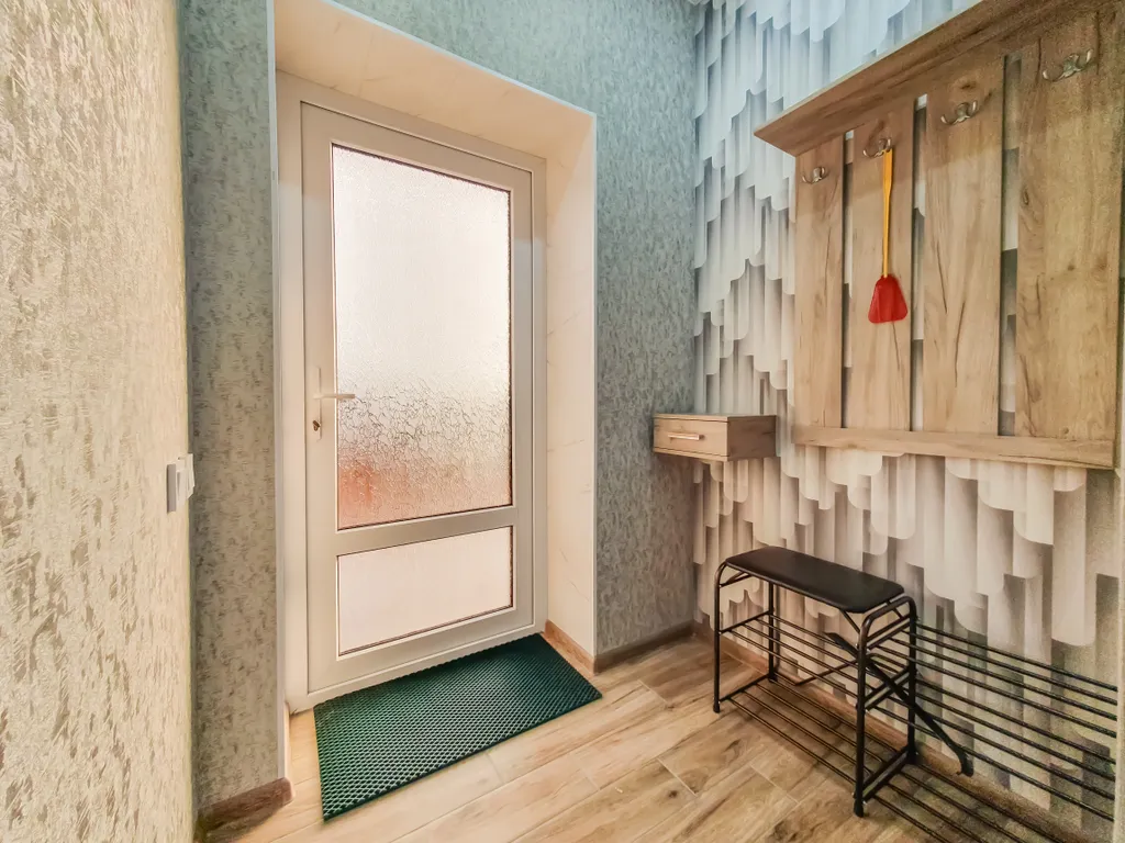 Отдельный дом с благоустроенным двором возле азовского моря