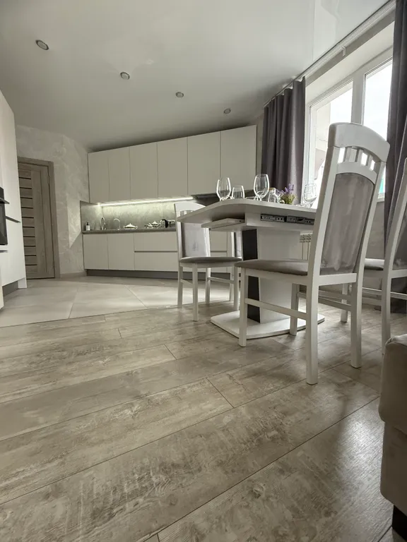 Красивая квартира с панорамным видом на Волгу