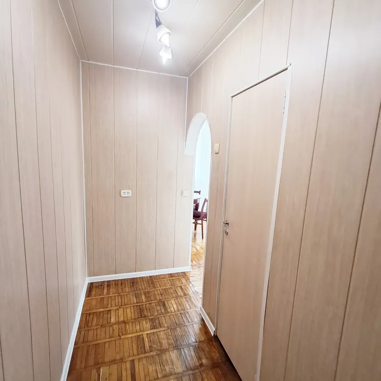 Светлая квартира в центре города с видом на новый сквер