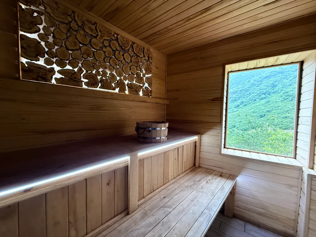 Коттедж с видом на горы и горную речку