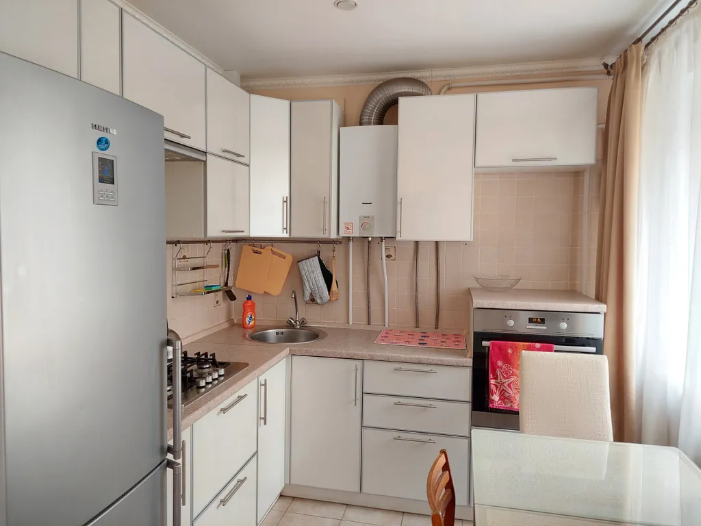 Двушка с планировкой трёшки. Микрорайон