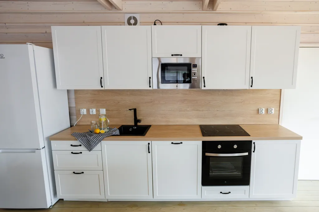 Загородный дом у леса и конюшни