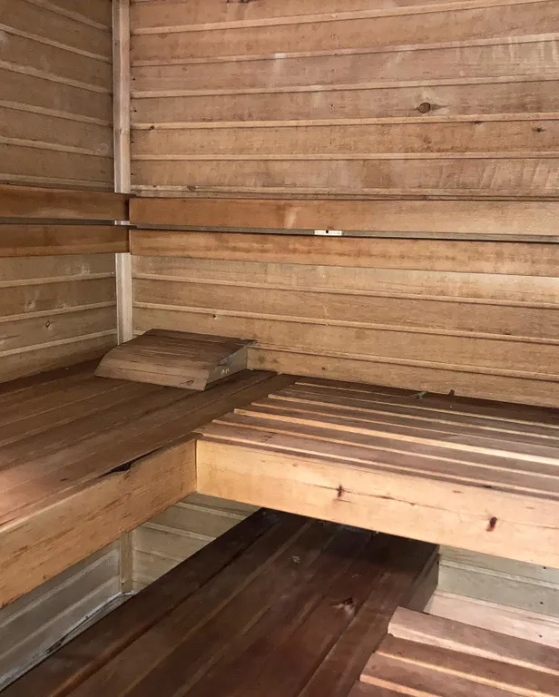 Дом у реки с баней