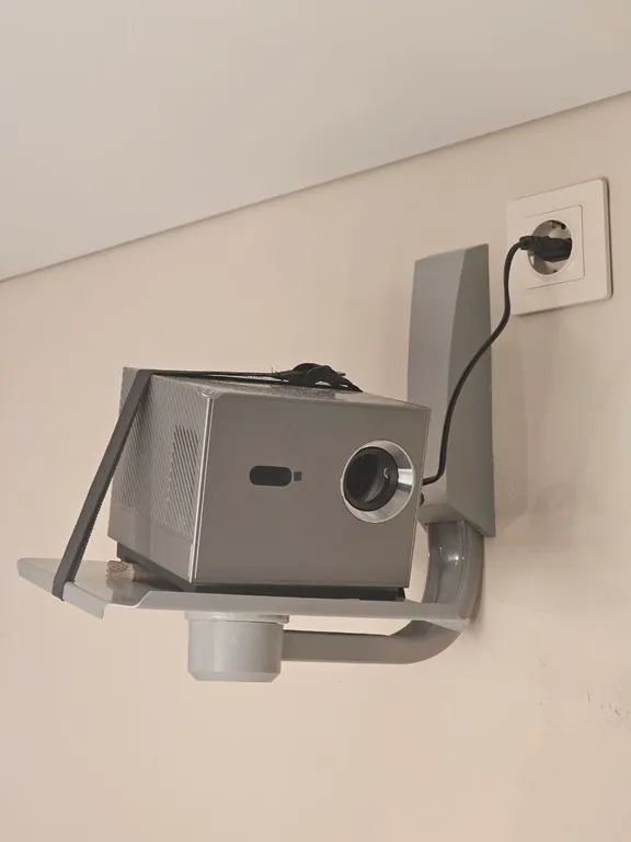 Вилла Nelli с видом на озеро и зоной барбекю среди каменной россыпи