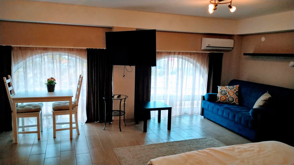 Квартира Квартира Уютная студия с видом на ж/д вокзал Адлер — Адлер