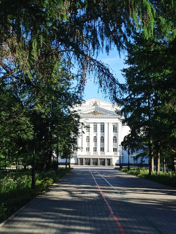 Уютная квартира с кондиционером рядом с Театром оперы и балета