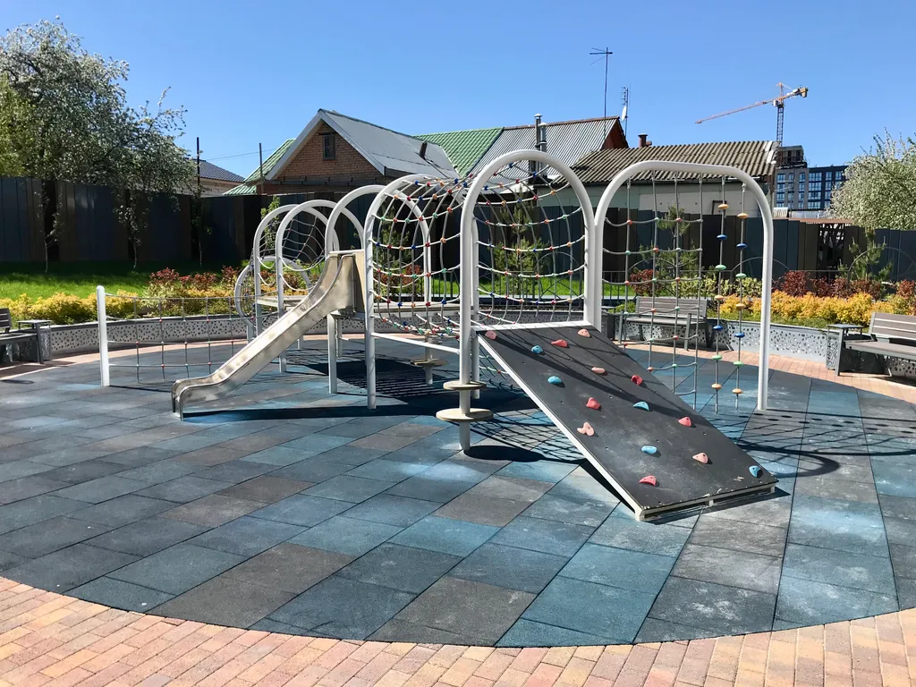 Новая светлая евродвушка бизнес-класса рядом с центром города