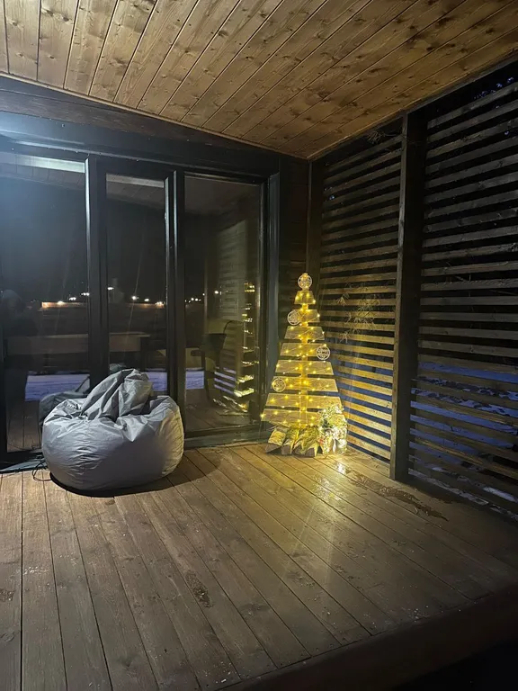 Домик в сосновом лесу с банным чаном