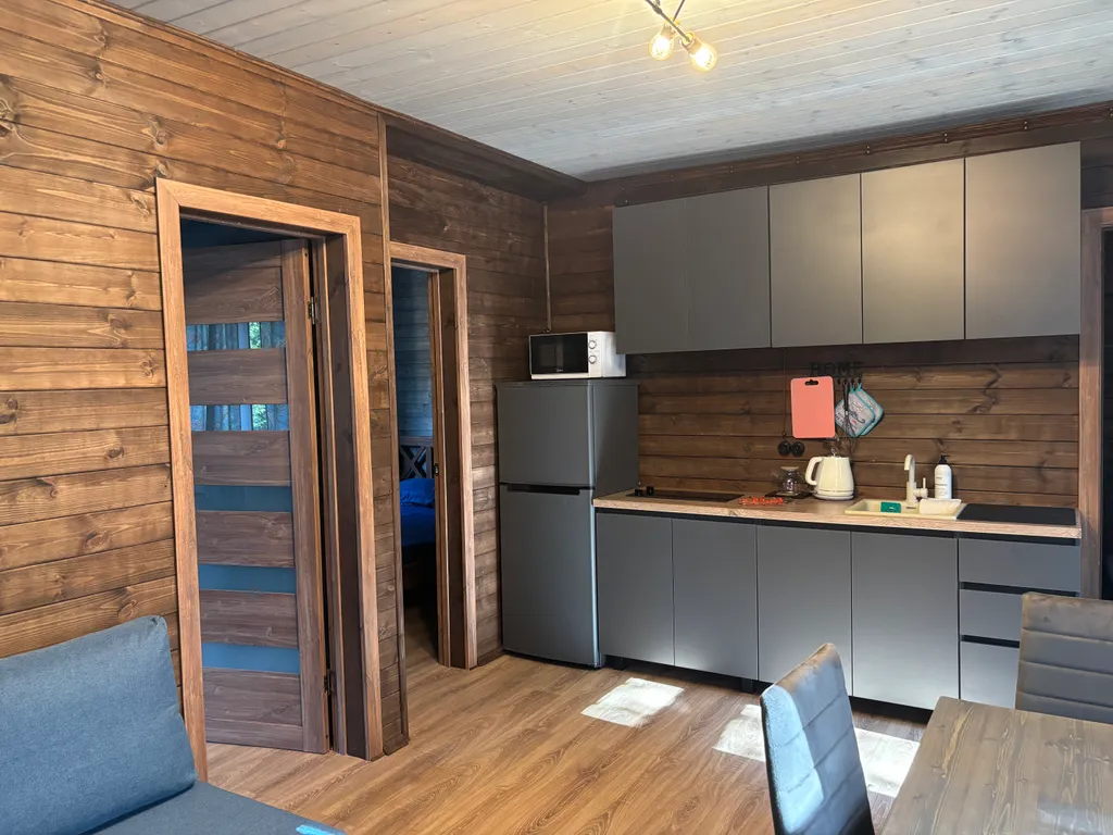 Уютный новый домик в лесу