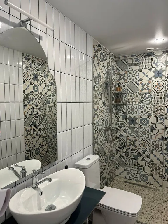 Гостевой номер с видом на озеро и Иверский монастырь