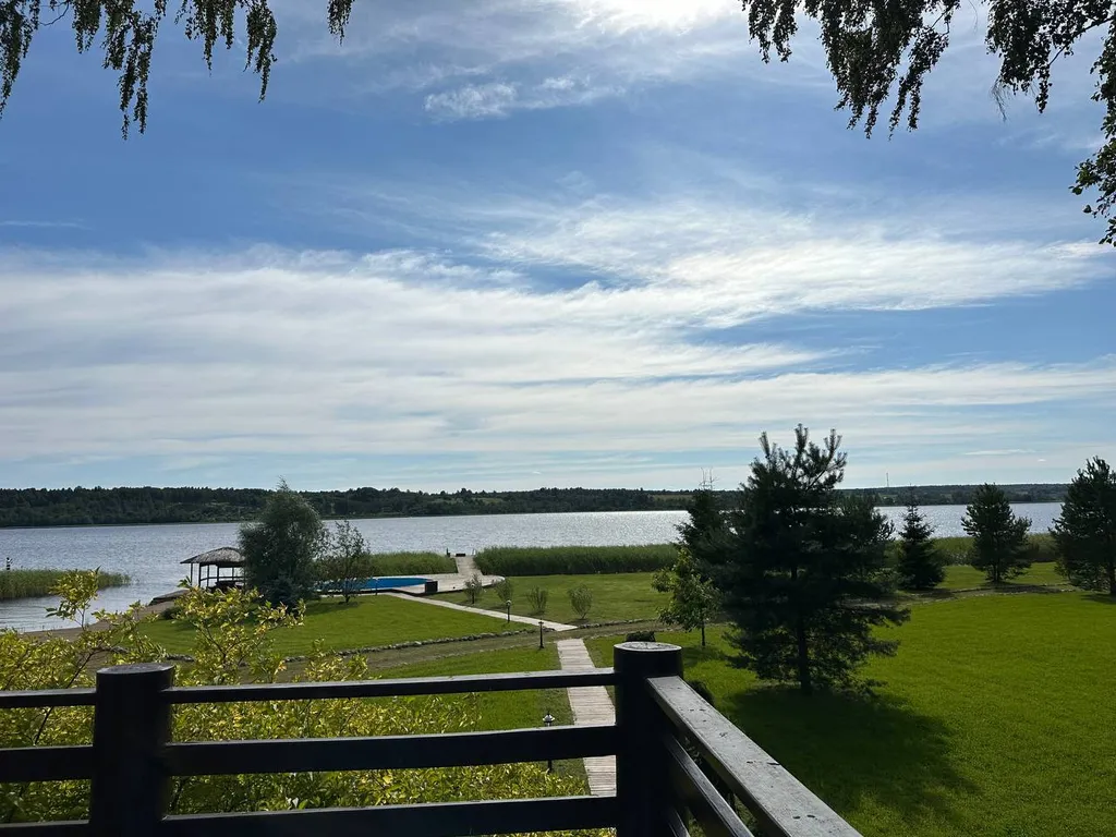 Коттедж на берегу Суходольского озера