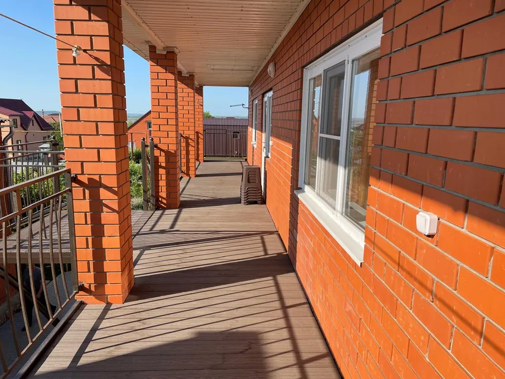 Двухэтажный дом на берегу Азовского моря