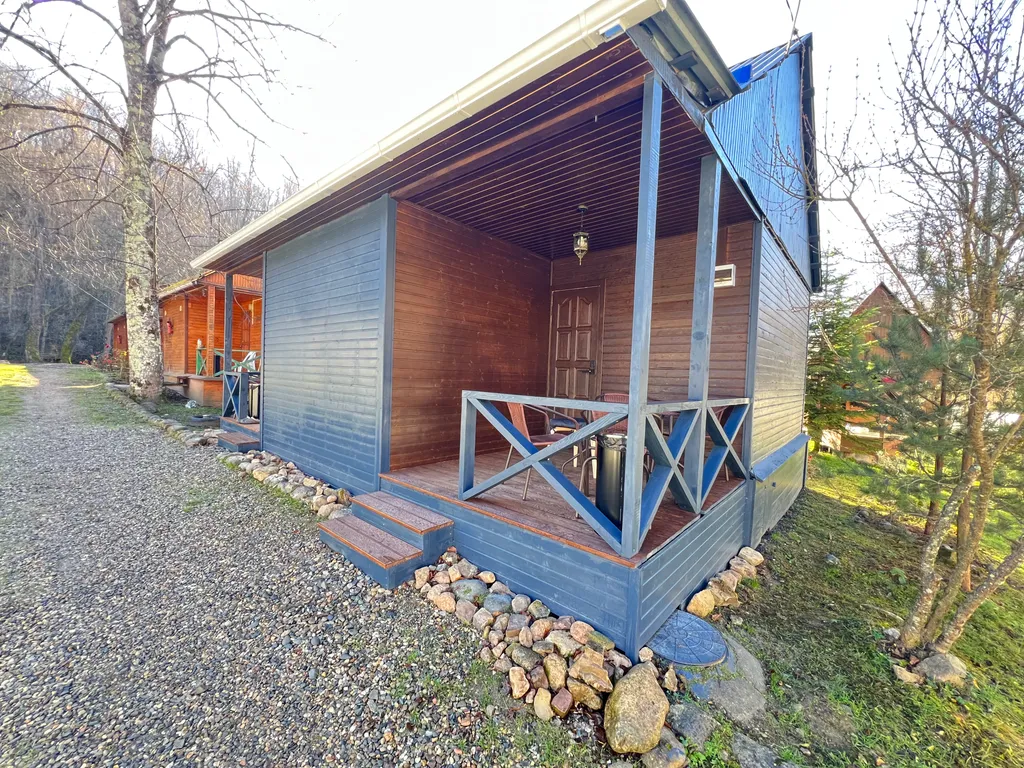 Квартира Уютная комната для четверых в деревянном таунхаусе у озера — Мезмай