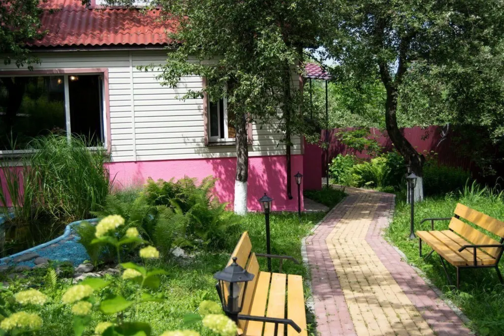 Дом с баней и бассейном