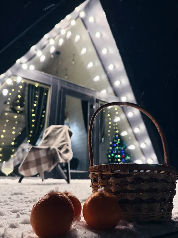 Домик в шалаше в деревне