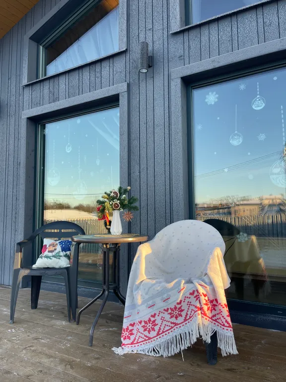 Коттедж Уютный загородный дом у живописного озера, с шикарной новогодней елкой — Санкт-Петербург