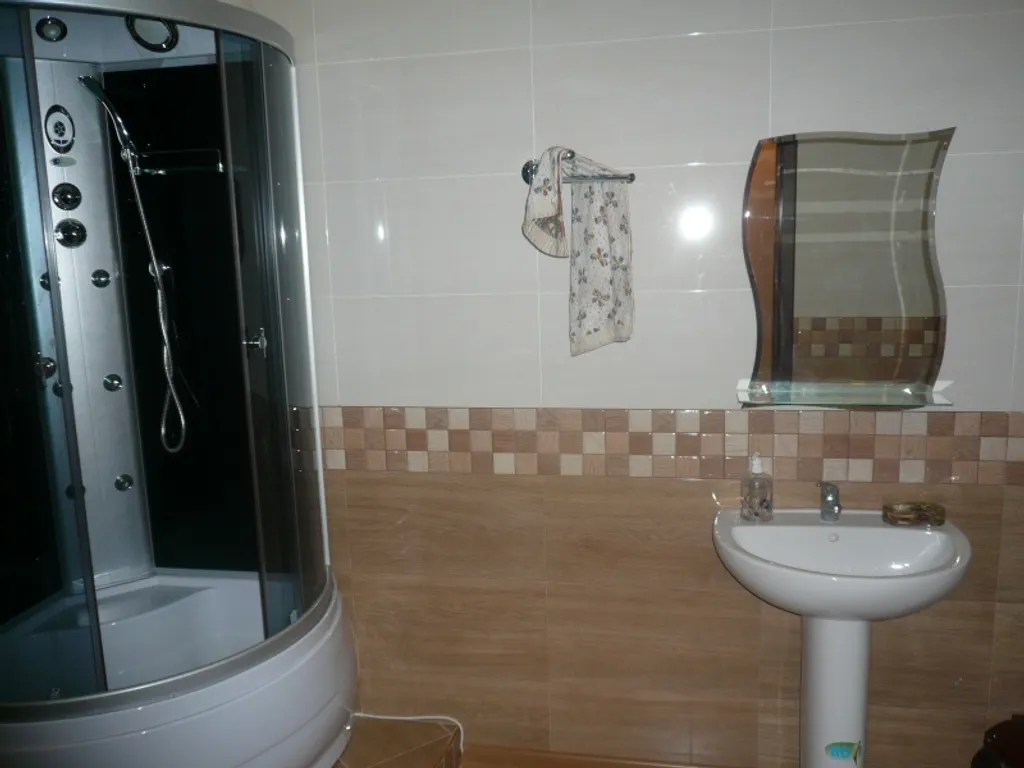 Квартира со своим двором на Виктории