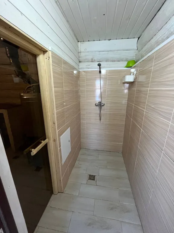 Речное поместье глэмпинг на берегу реки