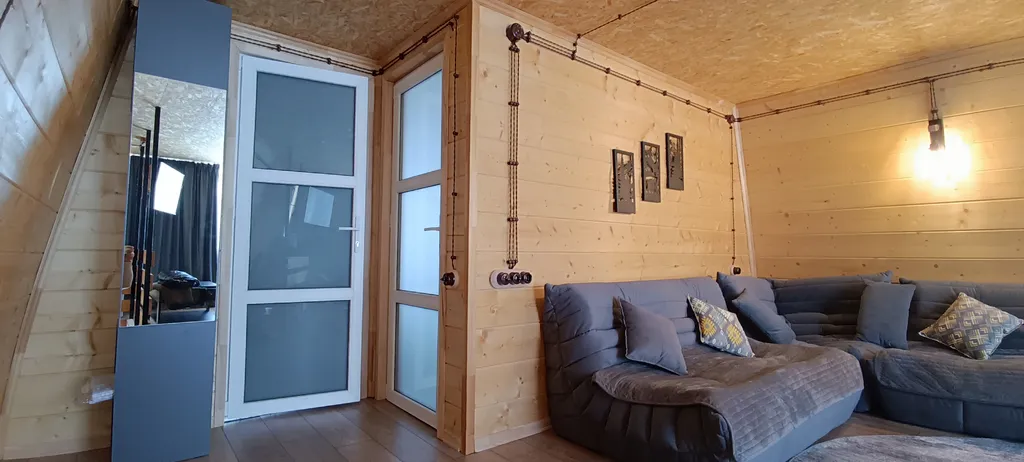 Таунхаус у озера с видом на горы