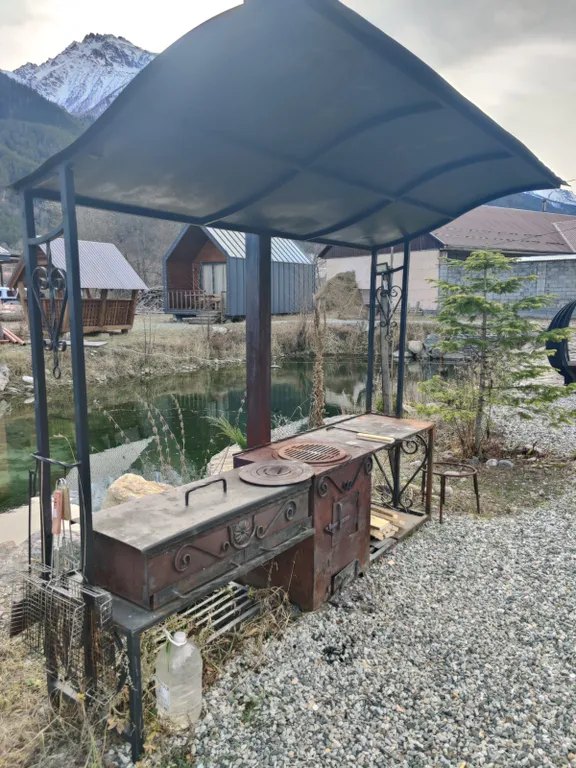 Домик у озера