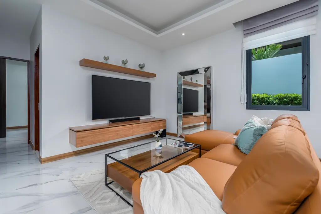 Новая вилла с бассейном, террасой и барбекю зоной, рядом с Боат авеню