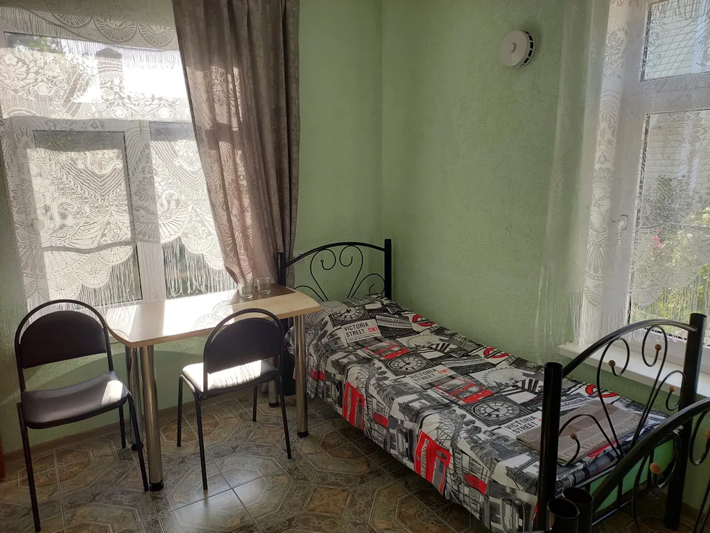 Уютный дом с видом на сад