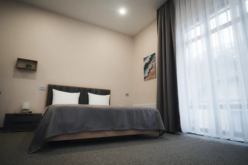 Трехместный номер с видом на горы