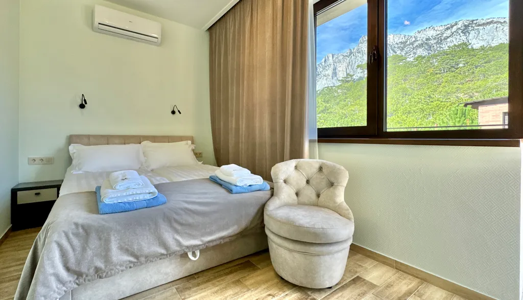 Таунхаус Панда в лесной зоне с подогреваемым бассейном и баней Кореиз