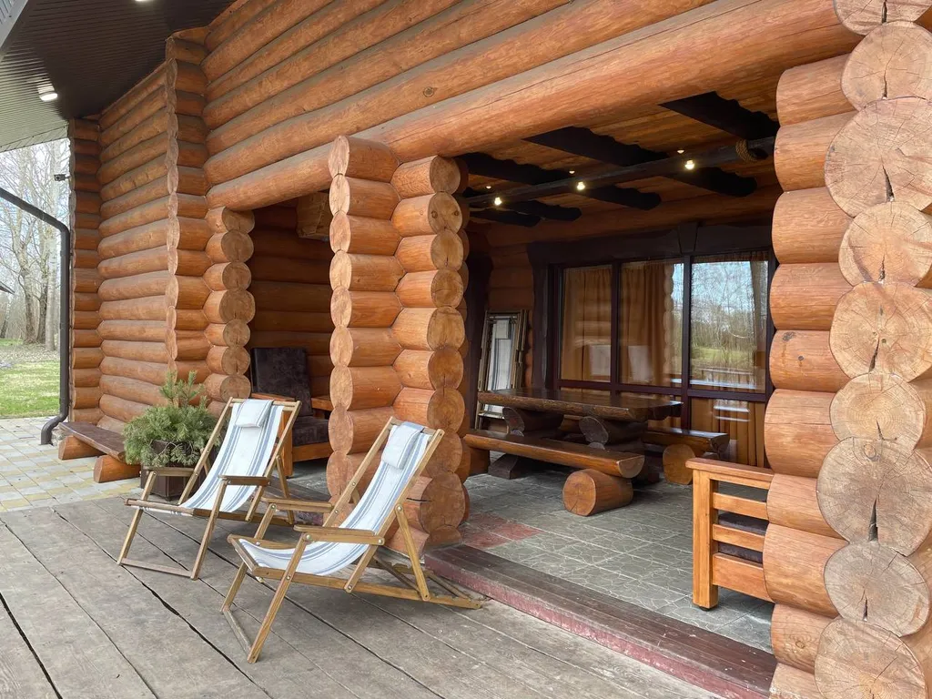 Деревянный дом у озера с сауной и бильярдом