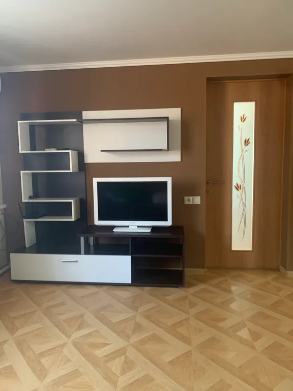 Дом со своим двором и парковкой